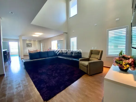 Imagem Casa Frente Mar com 7 dormitórios à venda sendo 5 suítes, 425 m² – Meia Praia –