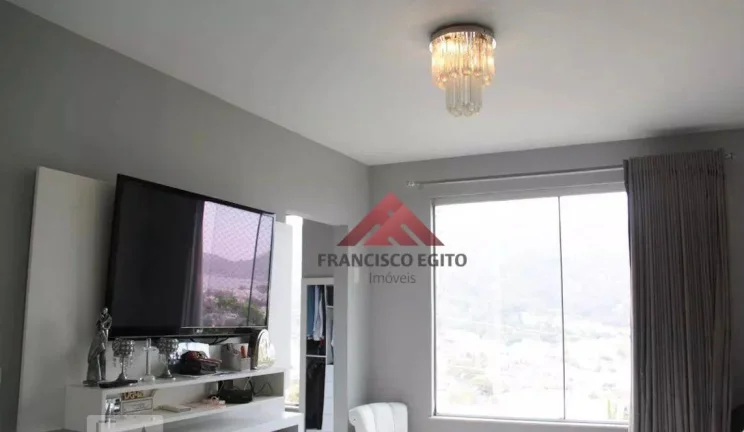 Imagem Casa Triplex, 4 qtos, 2 stes, 4 vagas
