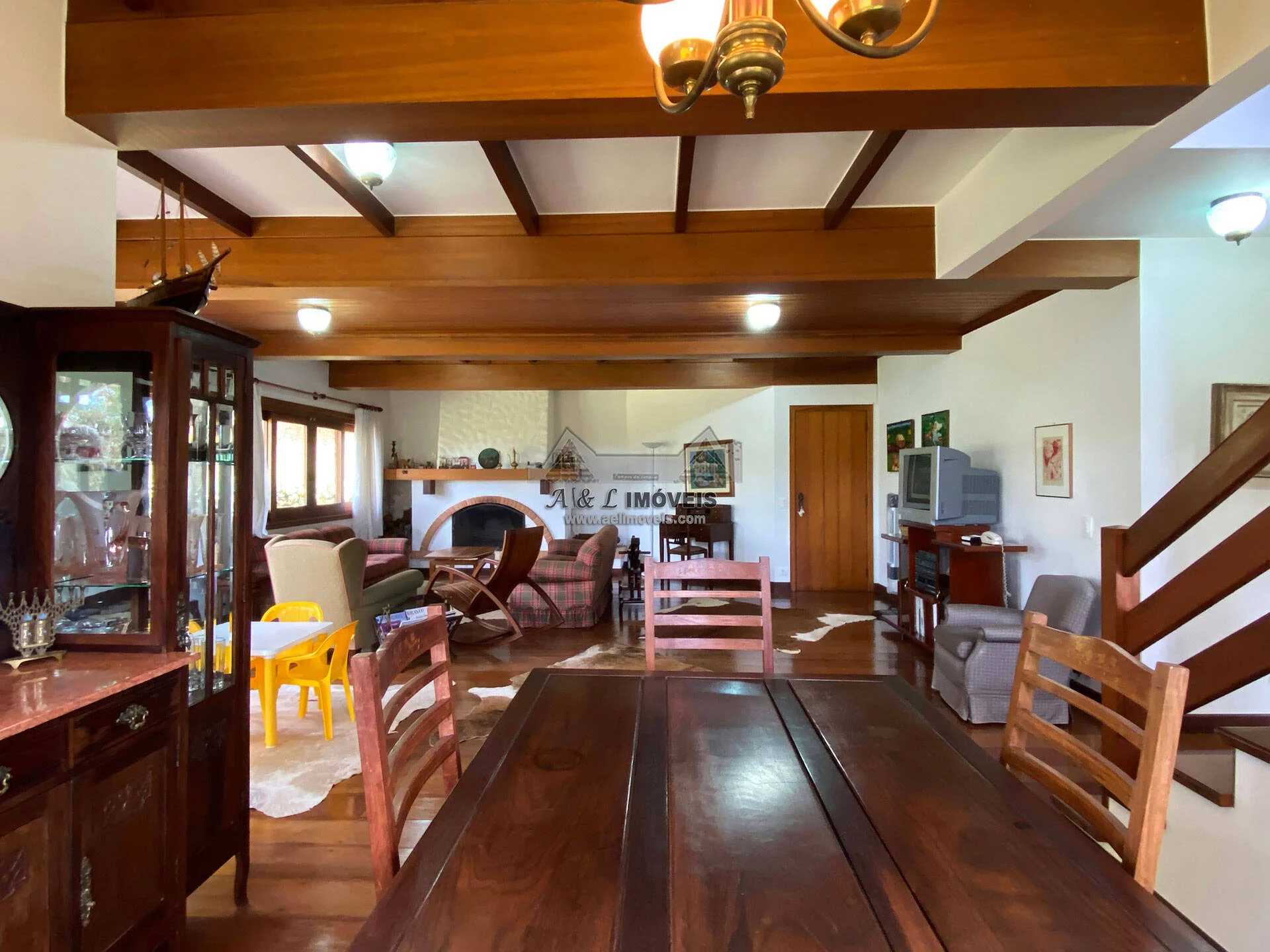 Imagem Casa à venda em Campos do Jordão - Com 3 dormitórios proximo ao Capivari