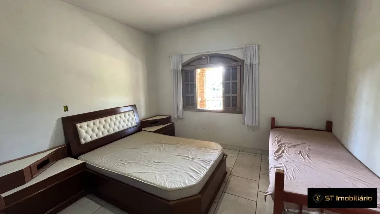 Imagem Chácara à venda em Atibaia c/ 4 dormitórios - 1.368m² por R$935.000!