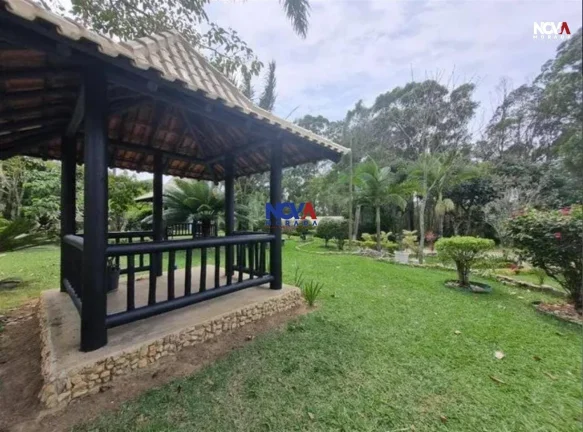 Imagem Conheça esta deslumbrante casa triplex, com 280m de área privativa, localizada no condomínio no R...