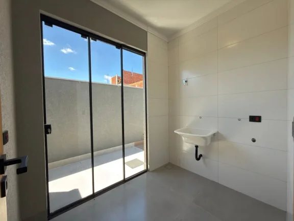 Imagem Casa Térrea de Alto Padrão – Fachada Imponente e Arquitetura Contemporânea