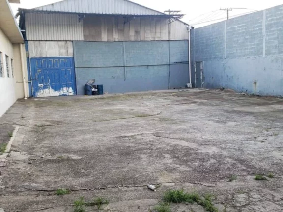 Imagem Aluguel de Galpão Comercial de 996m² em Santo André-SP, Bairro Campestre, 5 Banheiros Inclusos!