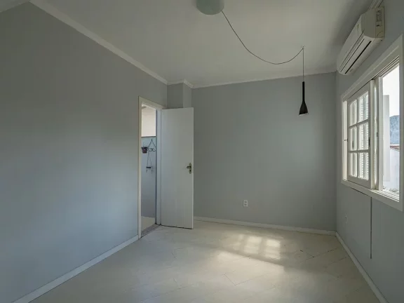 Imagem Casa com 3 Quartos à Venda, 224 m² em Sarandi - Porto Alegre