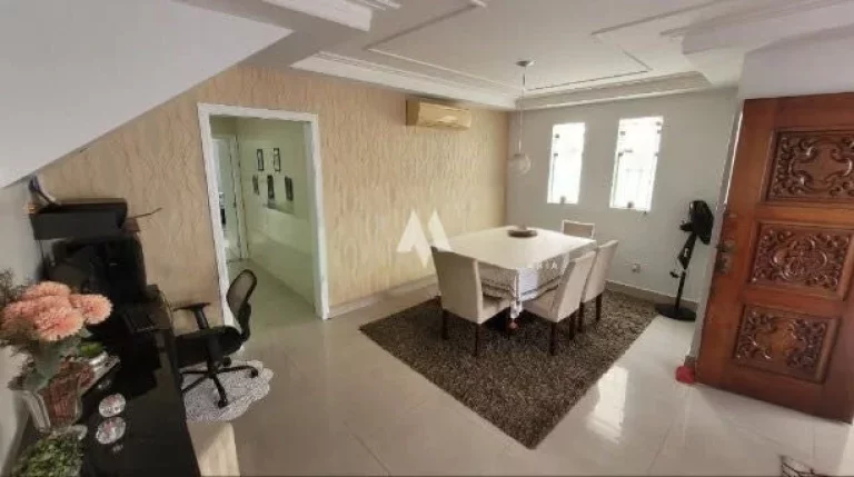 Imagem Casa com 3 quartos - piscina na Ponta da Praia em Santos