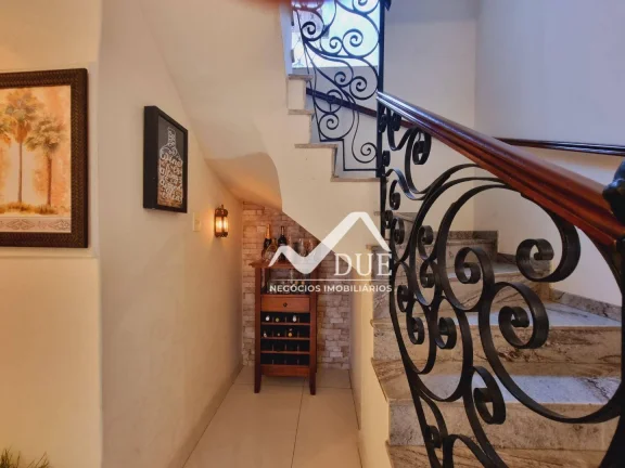 Imagem Sobrado com 3 dormitórios à venda, 375 m² por R$ 1.517.000,00 - Macuco - Santos/SP