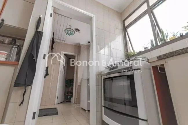 Imagem Lindo apartamento, amplo, silencioso e bem iluminado, com área de 88 m². O imóvel possui sala par...