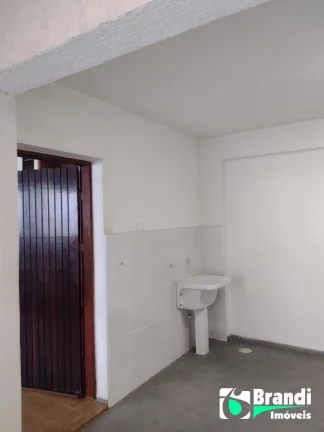 Imagem Ótimo imóvel com uma térrea de 02 dormitórios, sala, cozinha, 02 banheiros e quintal, + um sobrado.,