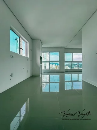 Imagem Apartamento 4 ou + dormitórios para Venda em Balneário Camboriú / SC no bairro Pioneiros