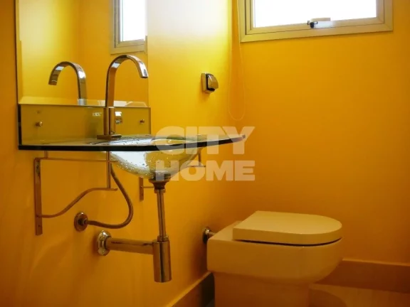 Imagem Apartamento reformado super espaçoso com 240m², 04 dormitórios ( 2 suítes ) e 2 vagas na garagem...