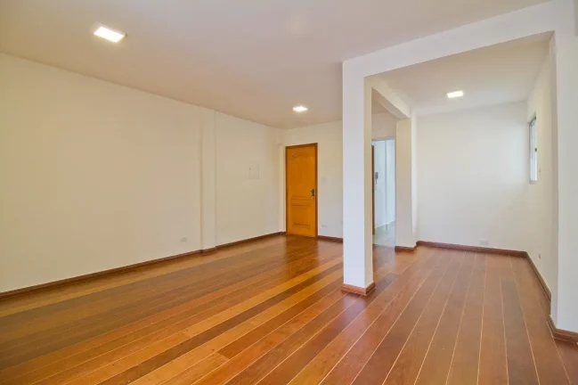 Imagem Apartamento 100M² Reformado, 2Q, 1 Suíte, 2 Banheiros, 1 Vaga, Salão de Festas e Salão de Jogos.