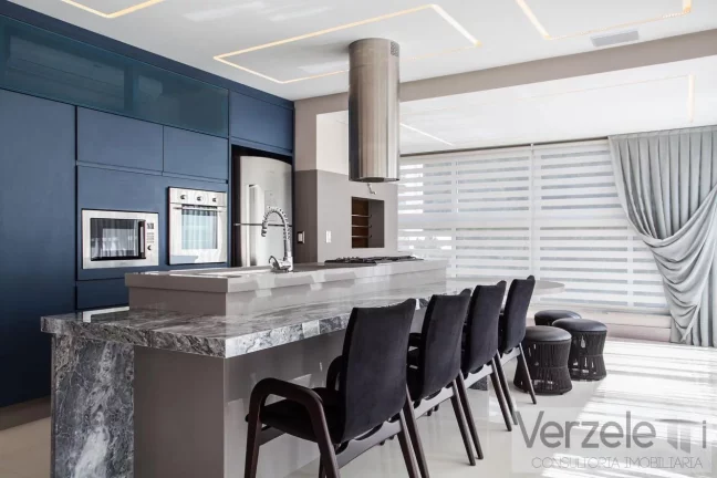 Imagem Apartamento 4 ou + dormitórios para Venda em Balneário Camboriú / SC no bairro Pioneiros