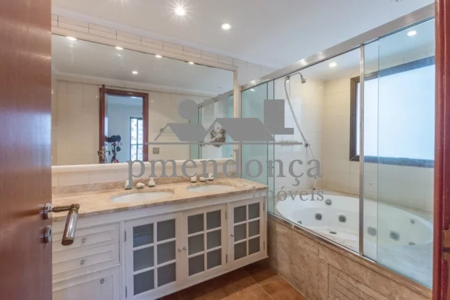 Imagem Apartamento alto padrão em Higienópolis com 230m², 3 suites e 3 vagas.