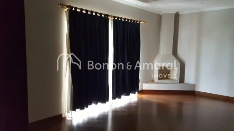 Imagem Casa ampla estilo sobrado com 375 m² de área construída, 4 quartos suítes, sendo 2 deles com hid...