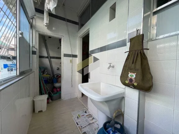 Imagem Casa Sobreposta para Venda em Santos, Encruzilhada, 2 dormitórios, 2 banheiros
