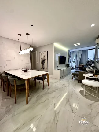 Imagem Apartamento reformado, 75m², 2 quartos, 2 vagas, na segunda quadra do mar da Praia de Itapoã