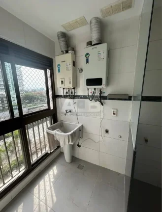 Imagem Apartamento à venda na Barra da Tijuca, 140m2, 4Qtos, 2vgas, Quadra d Praia