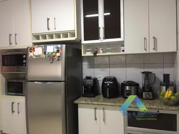 Imagem Lindo sobrado com acabamento moderno, 3 dormitórios, 2 vagas, edicula com localização privilegiada fácil acesso a comércios e principais avenidas.