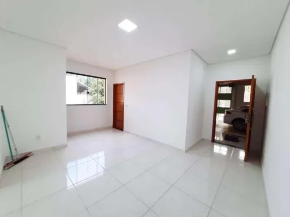 Imagem Casa espaçosa de 3 dormitórios, suíte com varanda e duas vagas de garagem, localizada no bairro Caiçaras em Barbacena