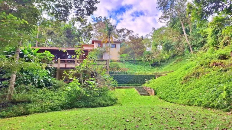 Imagem Casa com Terreno Amplo, Gourmet e Piscina na Granja Viana