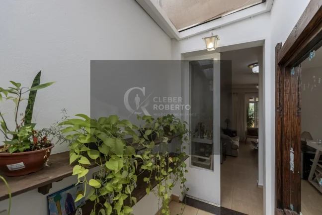 Imagem Sobrado à venda com Vista Deslumbrante e Lazer Com 250m² de terreno e 208m²