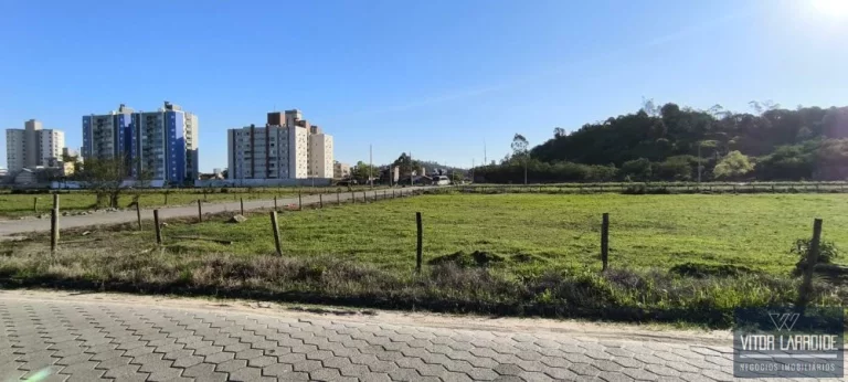 Imagem Terreno de 2.000m² à Venda no Bairro Humaitá - Tubarão/SC
