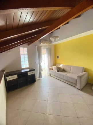 Imagem Casa com 4 dormitórios sendo 3 suítes e 4 vagas de garagem, a 200m do mar em Bombinhas/SC