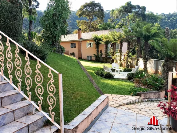 Imagem Casa a venda Com 06 Dormitórios na Região da Minalba em Campos do Jordão.