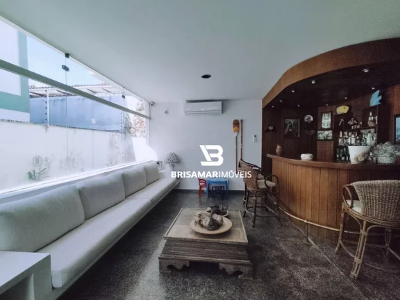 Imagem ENSEADA- NA QUADRA DA PRAIA , MAGNÍFICA CASA IMPECÁVEL , 04 VAGAS DE GARAGEM.