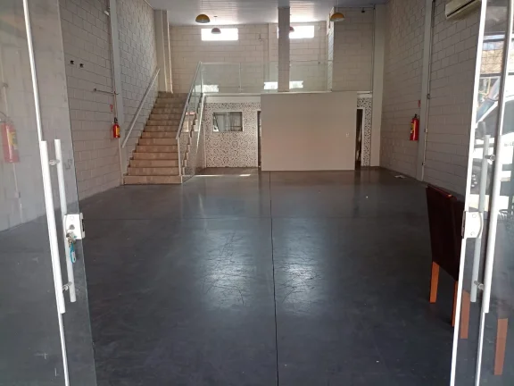 Imagem Sala Comercial para Locação em Votorantim-SP, Real Parque II: 1 Sala, 2 Banheiros, 150,00m² de Área, 1 mezanino.