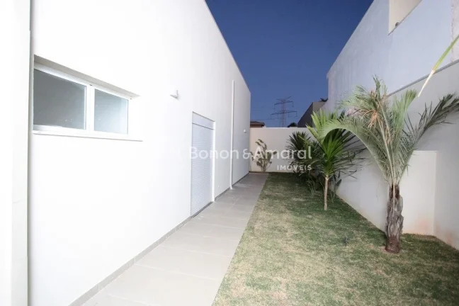 Imagem Casa a venda térrea, com 350,00 m² de área construída em terreno de 702,00 m² na parte central ...