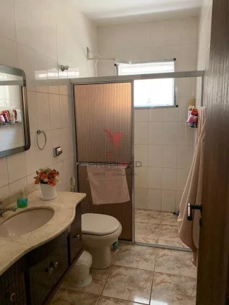 Imagem Compre essa ...oacute;tima casa, localizada no bairro Portal das Colinas. O im...oacute;vel cont...e...