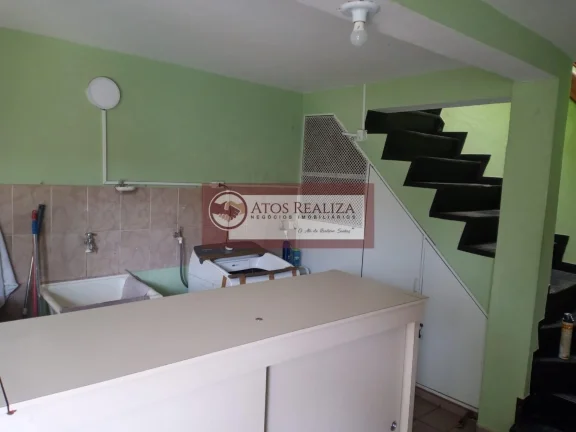 Imagem Oportunidade a venda no Bairro de Veleiros. Vendo excelente casa com Edícula em Veleiros, são 250m² de área, com 3 dormitórios, sendo 1 Suíte, sala, Cozinha, área de lavanderia, área de churrasqueira com banheiro, edícula com 2 cômodos e banheiro, maís um