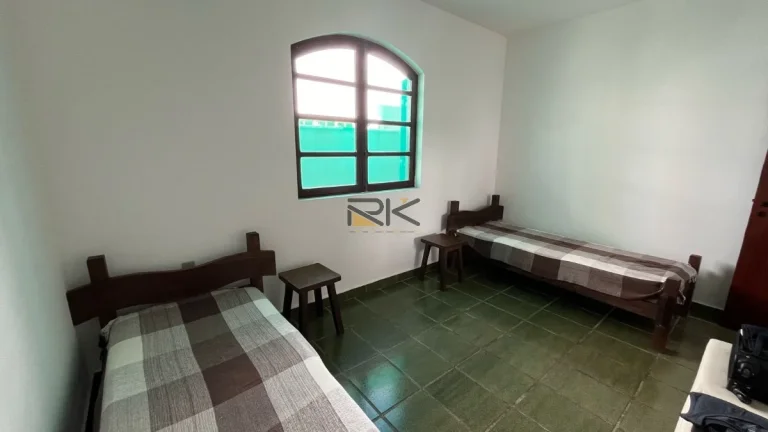Imagem CASA EM CONDOMINIO FECHADO COM 3 DORMITÓRIOS,2 VAGAS DE GARAGEM,SALA 2 AMBIENTES