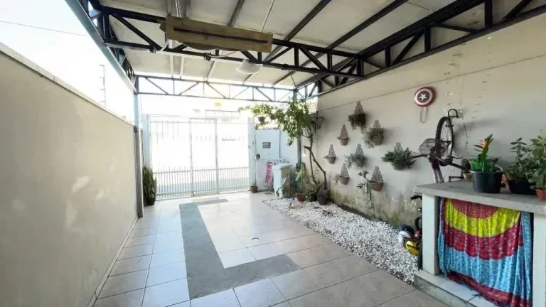 Imagem Sobrado com 2 dormitórios e 1 vaga de garagem com terraço e churrasqueira em Balneário Camboriú