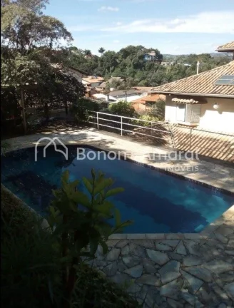 Imagem **Exclusiva Casa com 6 Quartos e Área de Lazer Completa em Condomínio de Alto Padrão**