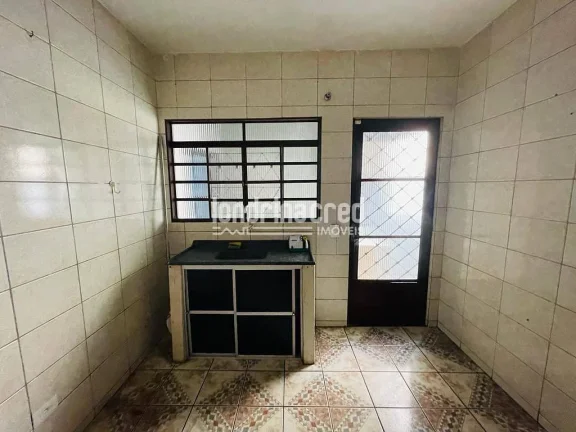 Imagem Casa à venda na Zona Norte de Londrina com 3 quartos, sala e cozinha integradas, 1 vaga de garagem, 73,25m² construídos em terreno de 137,50m²