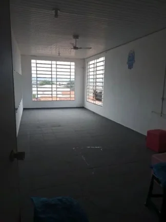 Imagem Salão Comercial de Alto Padrão para Locação na Vila Santana, Sorocaba-SP: 2 Salas, 1 Banheiro, 146m² de Área.