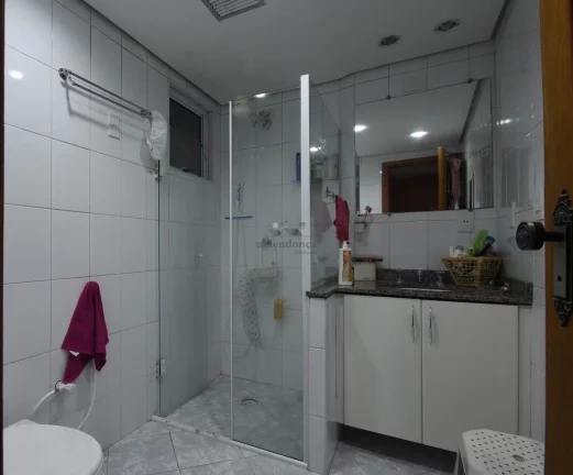 Imagem Apartamento amplo, pronto para morar, repleto de armários, com 3 quartos, sendo uma suíte, 2 banhe...
