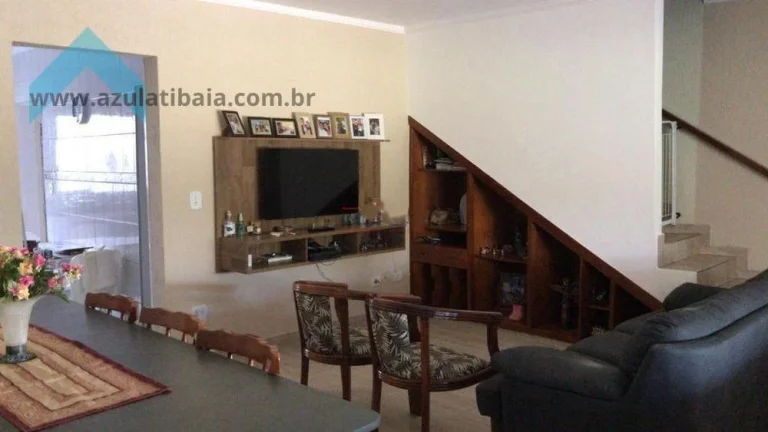 Imagem Sobrado amplo, ótima localização, 3 dormitórios sendo 1 suite.