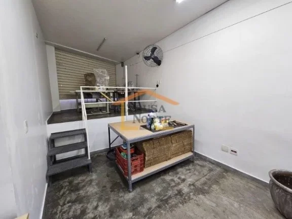 Imagem Excelente prédio Comercial para locação com copa, 2 banheiros, área de serviço e 2 vaga de gara...