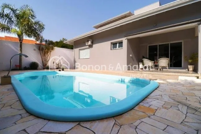 Imagem Casa à venda em condomínio fechado em Campinas - SP. 
Linda casa assobradada com amplo living para...