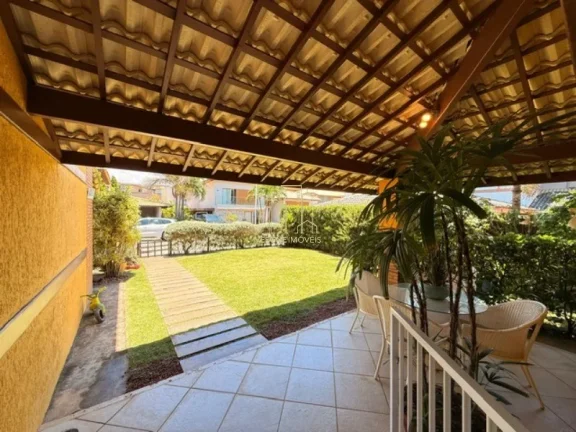 Imagem Casa de Alto Padrão à Venda em Stella Maris | 4 Suítes | 296m² | Condomínio com Acesso Privativo à Praia