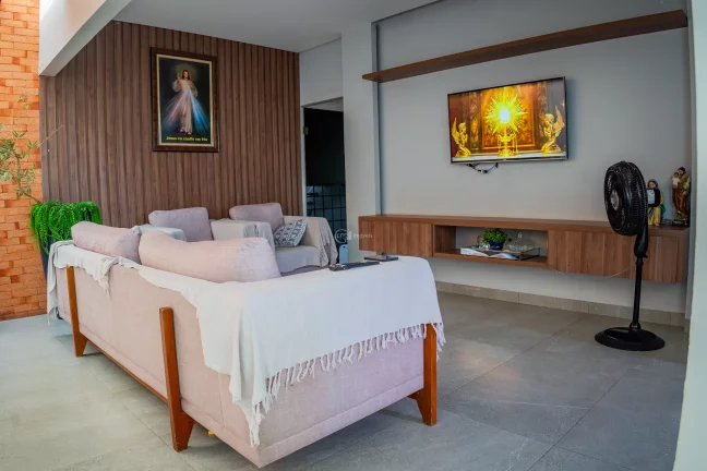 Imagem Imperdível: Casa à venda em Campo Grande-MS, Vila Palmira - 3 quartos, 1 suíte, 3 salas, 3 banheiros, 3 vagas, 169,84 m².