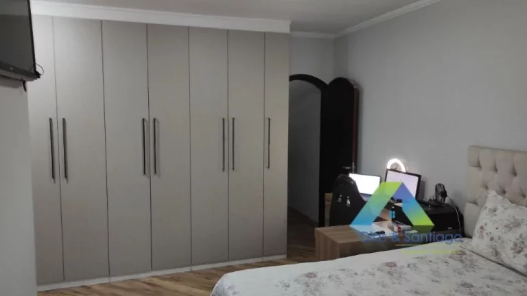 Imagem PARQUE ORATÓRIO Sobrado, 230M², 4 dormitórios, 1 suíte, varanda gourmet, 4 vagas de garagem com ótima localização e valor !!!