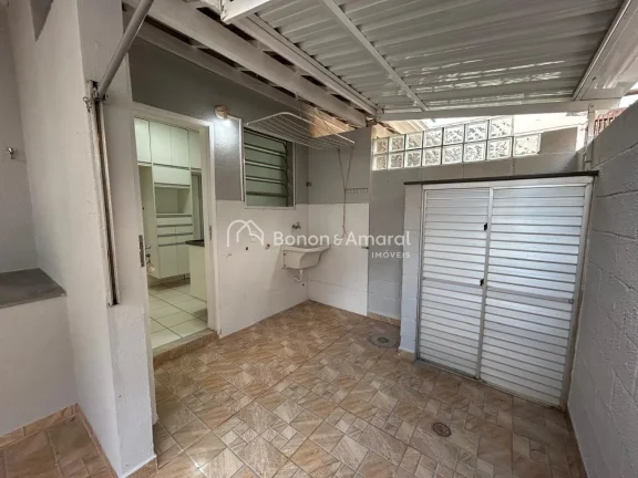 Imagem Sobrado à venda com 3 dormitórios, sendo 1 suíte. Todos os quartos contam com ar-condicionado e a...