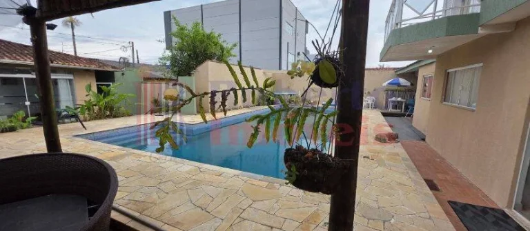 Imagem Casa de Locação Temporada com Piscina e Quiosque com Área Gourmet