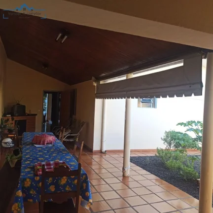 Imagem Casa de 4 quartos à venda em Foz do Iguaçu - Bairro Conjunto Libra: 3 banheiros, 2 vagas e 300m² de área!