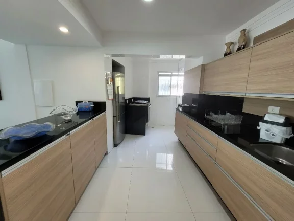 Imagem PITANGUEIRAS - FRENTE AO MAR, BELÍSSIMA VISTA DA PRAIA, LINDO APTO TOTALMENTE REFORMADO E DECORADO, 168 M² ÚTEIS, 02 VAGAS DE GARAGEM, LAZER.
