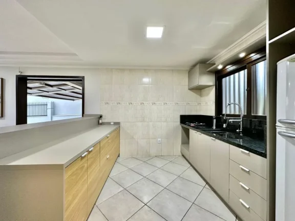Imagem Casa 4 Dormitórios - Bairro Noiva do Mar